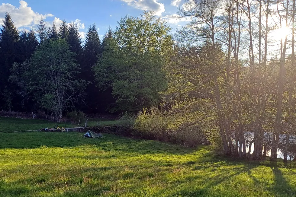 Bikepacking vélo de route en Auvergne