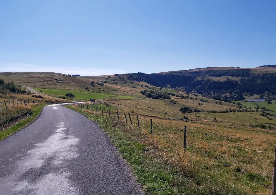 Cirque d'Artout, vue depuis la route