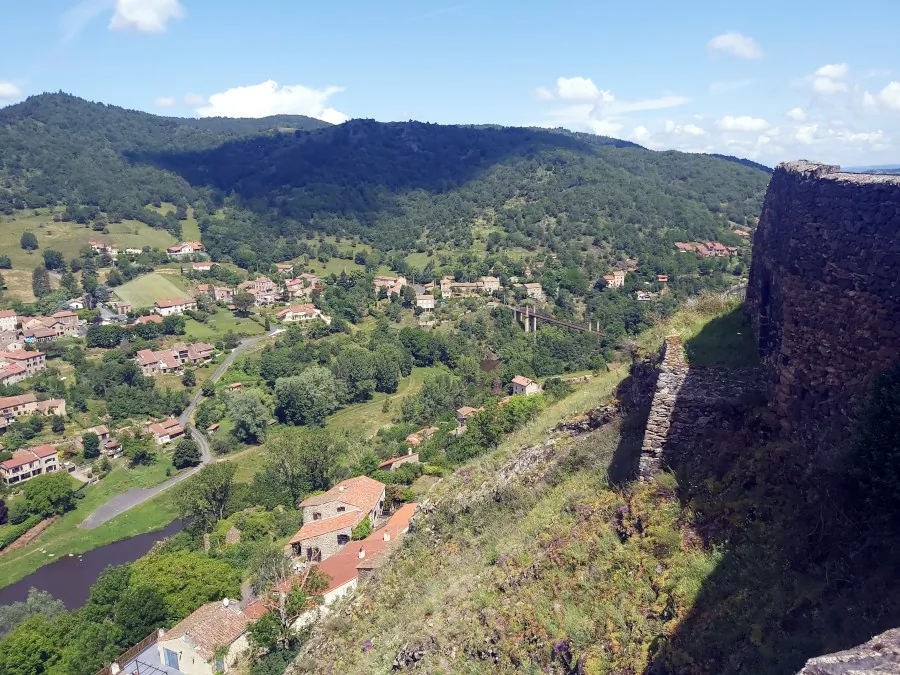 vue sur Villeneuve d'Allier depuis le château