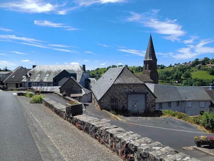 village de Pierrefort et son église