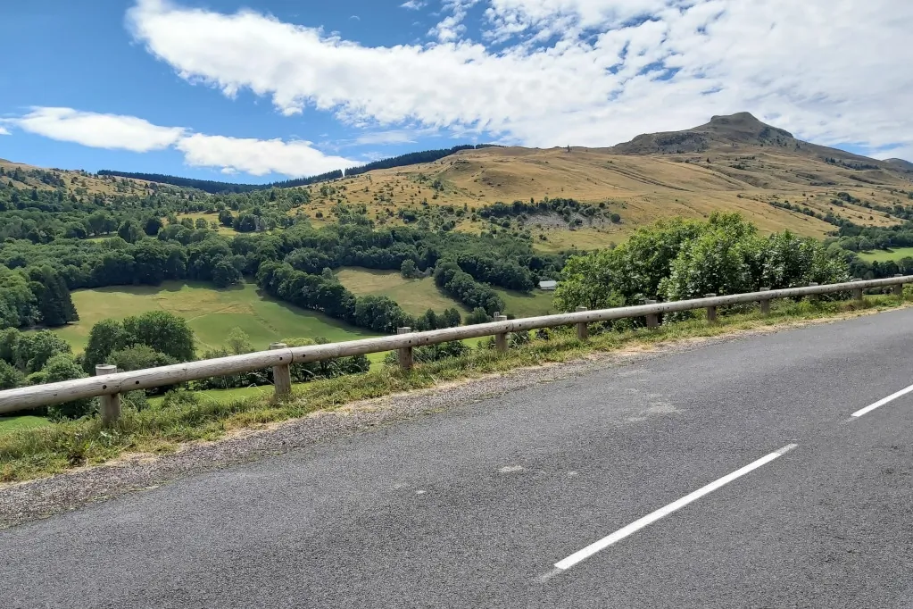 Vallée de la Santoire et crêtes du Cantal