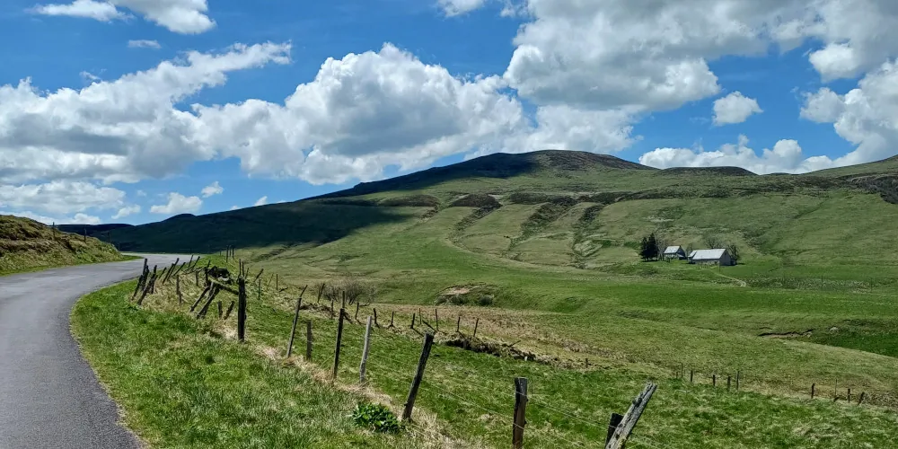 Route du Cézallier, près de Chamaroux